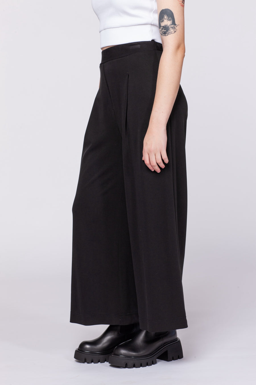 TERRA / Black KELNĖS