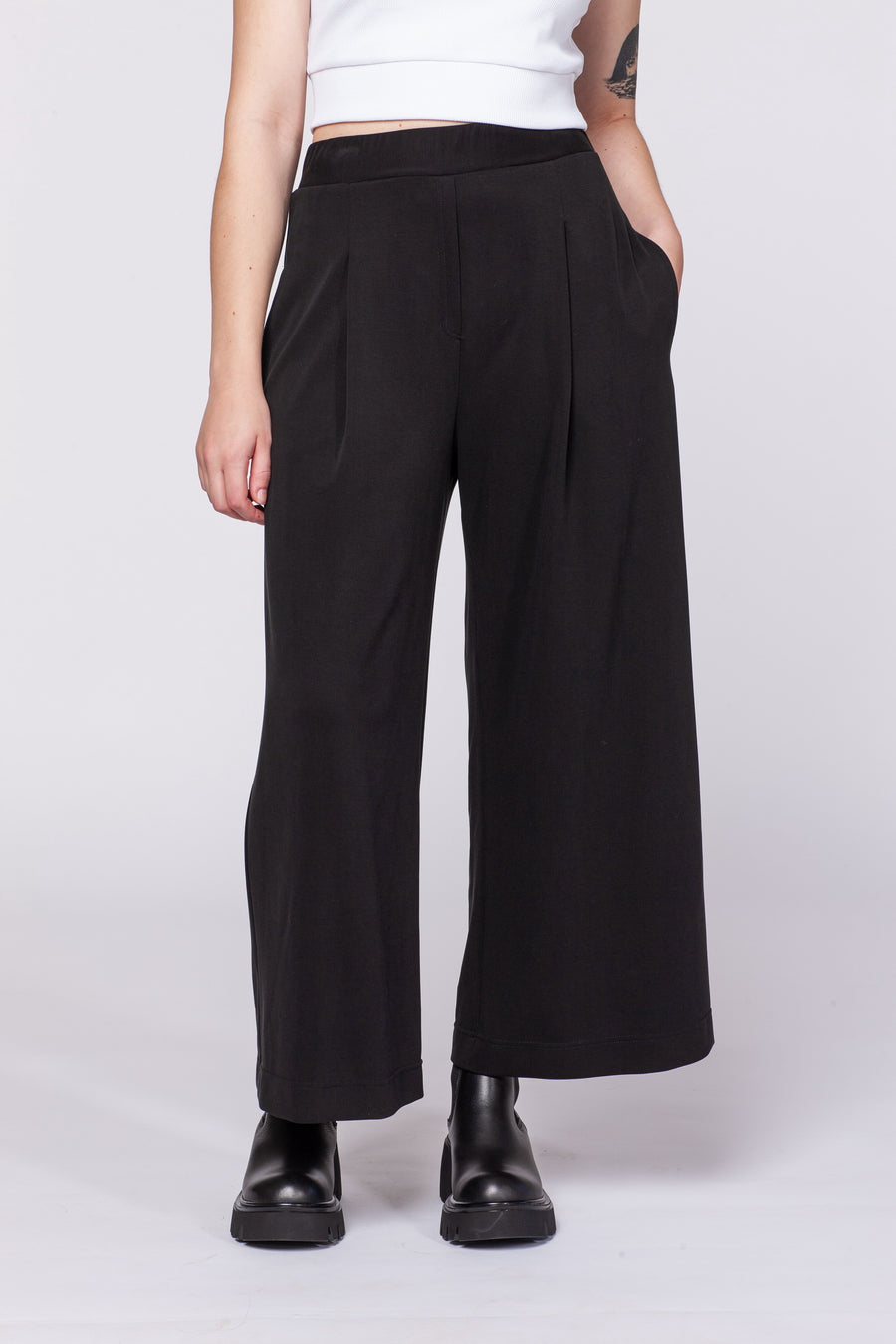 TERRA / Black KELNĖS