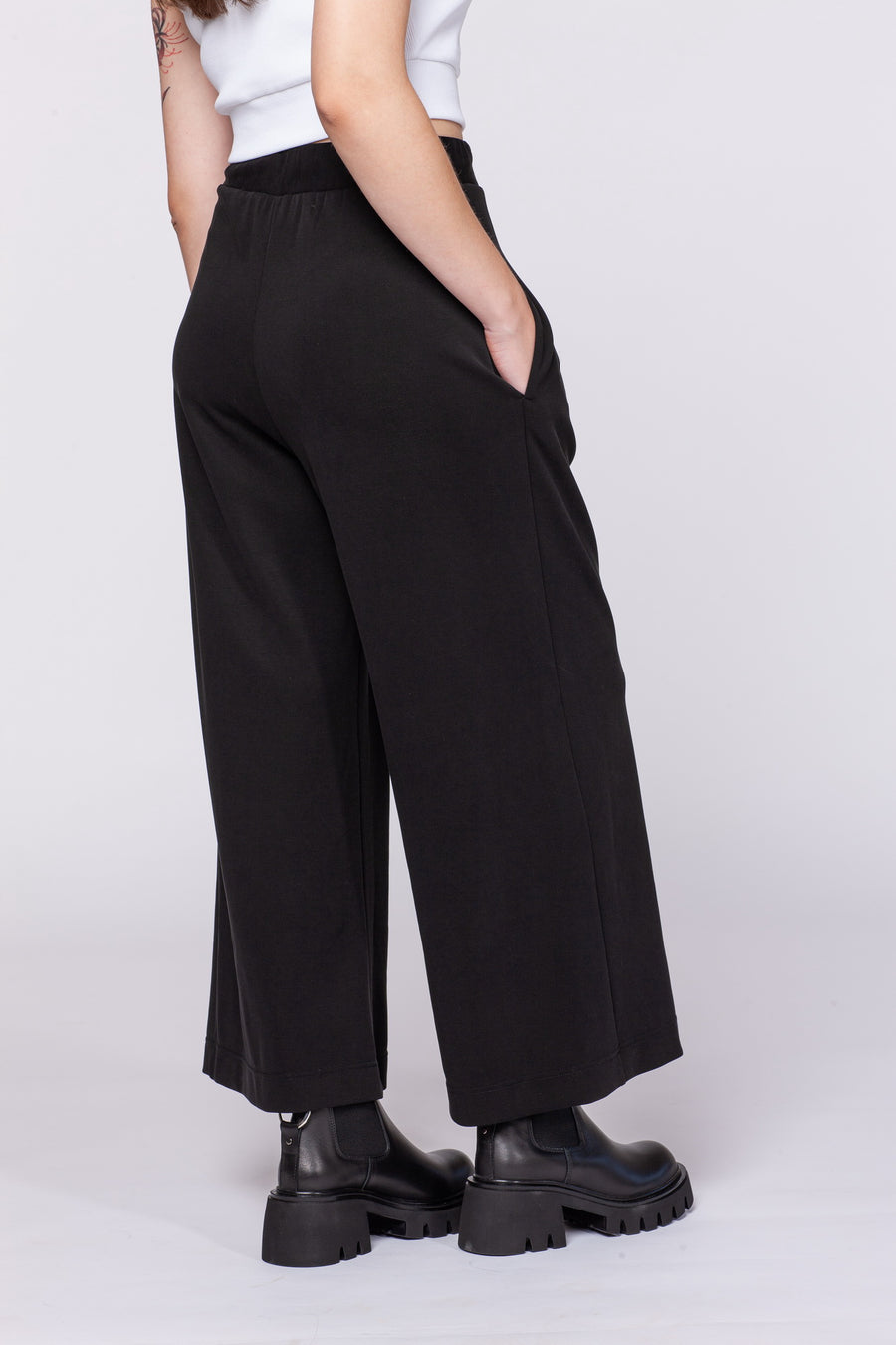 TERRA / Black KELNĖS