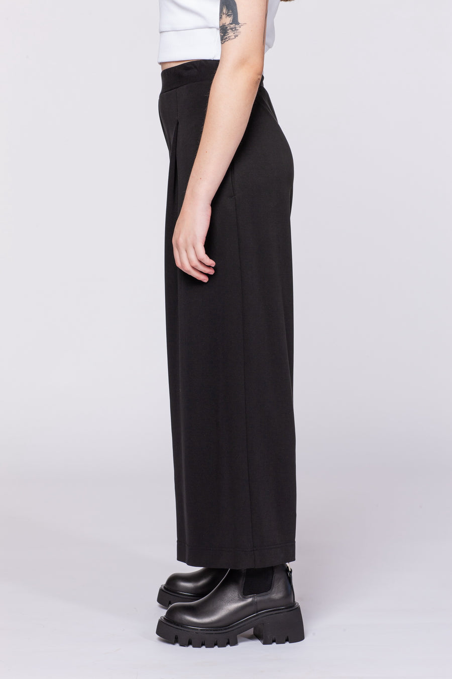 TERRA / Black KELNĖS