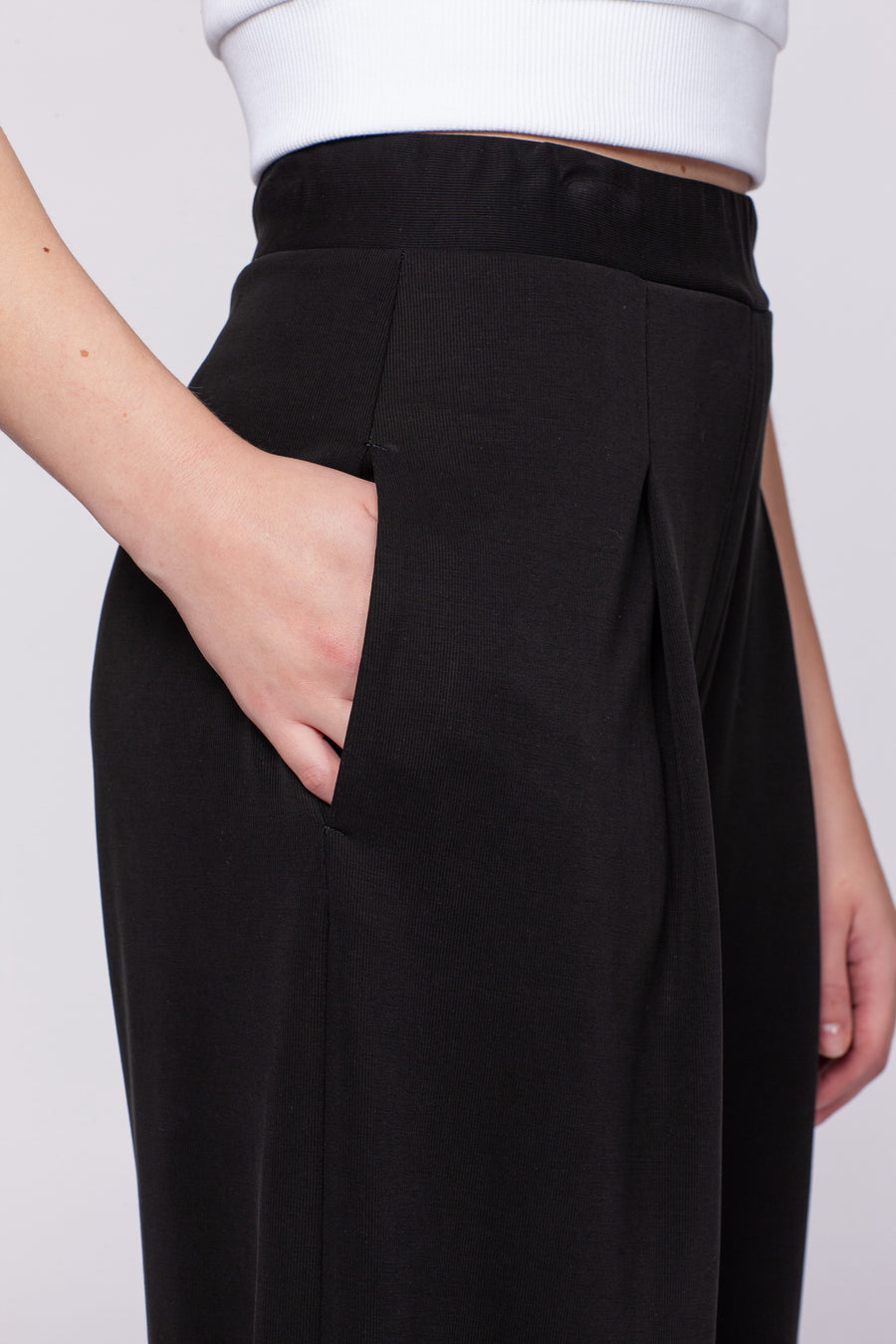 TERRA / Black KELNĖS
