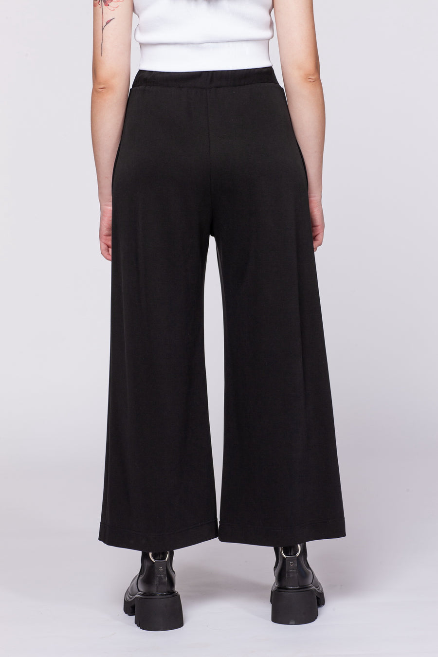 TERRA / Black KELNĖS