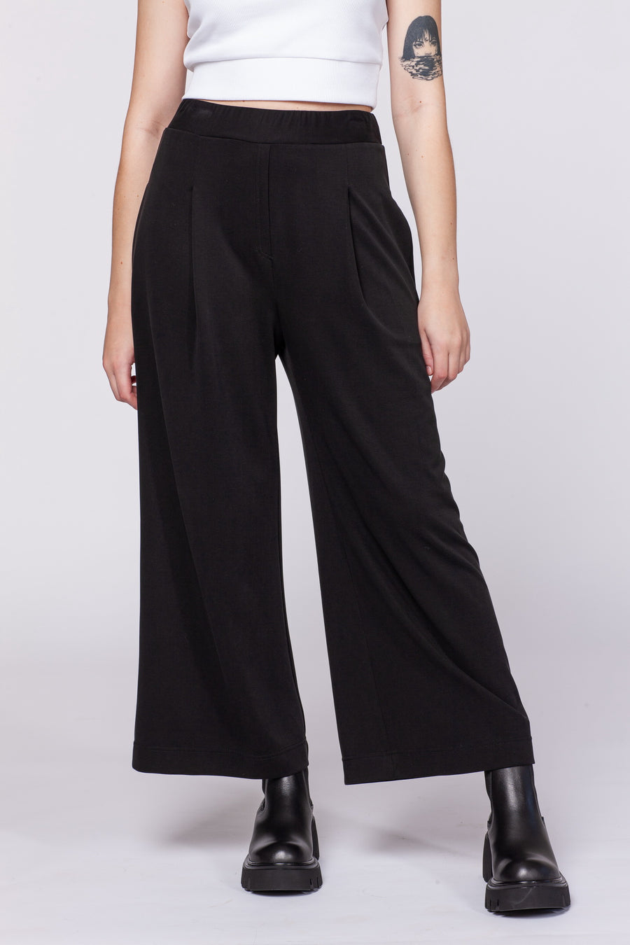 TERRA / Black KELNĖS