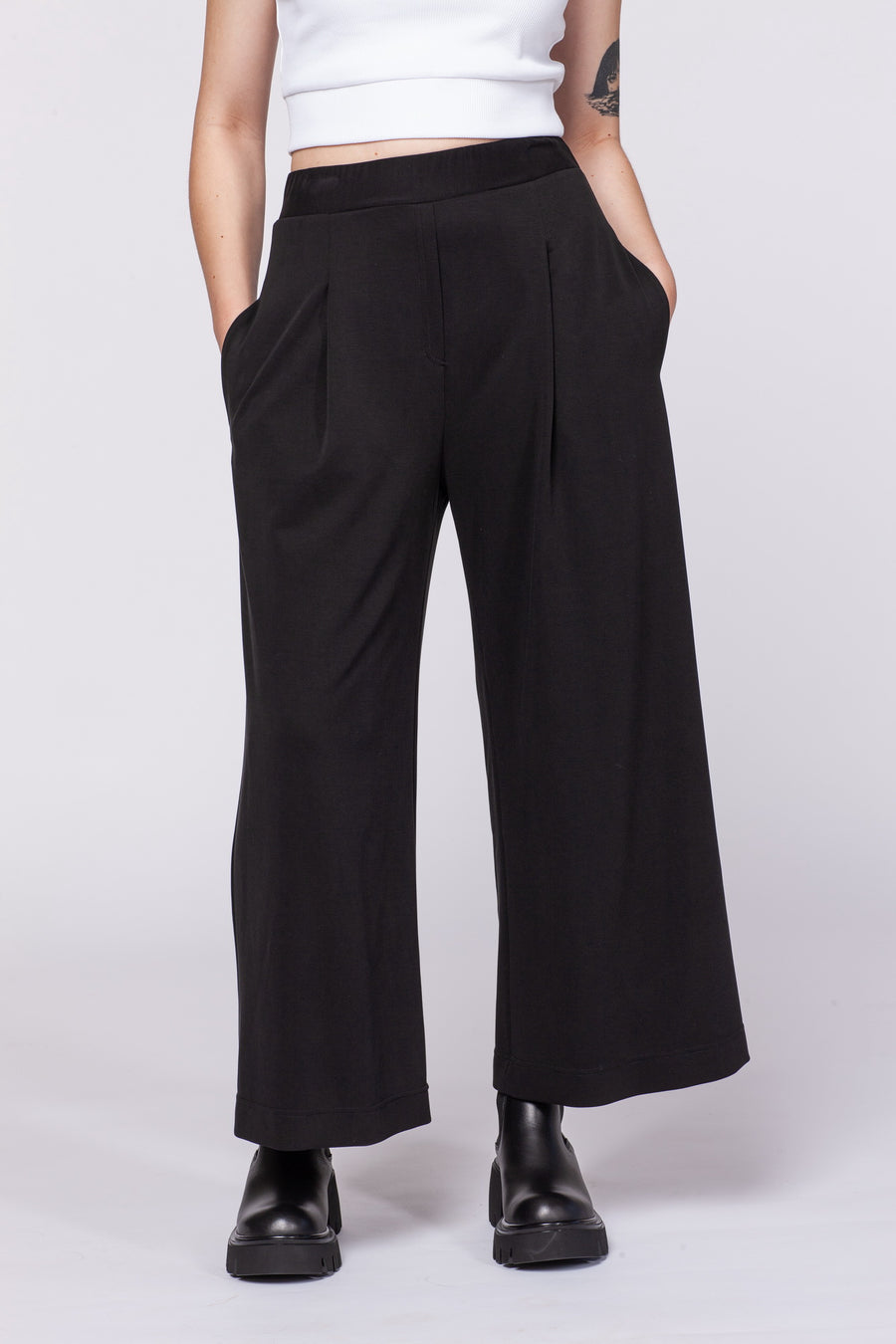 TERRA / Black KELNĖS